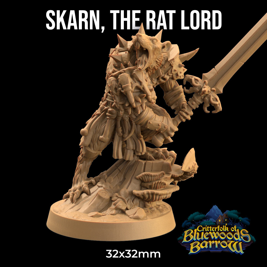 An imposing ratfolk lord D&D miniature, grasping a large 2-handed greatsword. Stood on a mushroom infested treestump on a 32mm diameter round base.